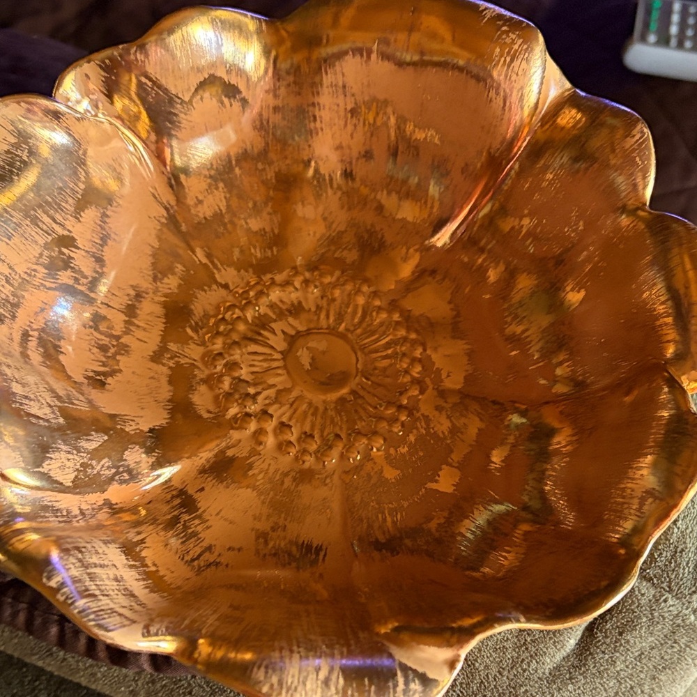This is a Vintage Stangl Bowl Hand Painted Gild. Beautiful peace to have.